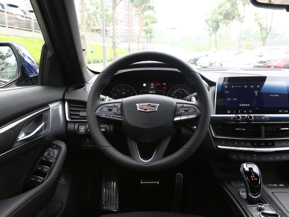 标配|年轻人追捧的豪车,降价比A4L狠,运动比3系棒,标配2.0T+10AT