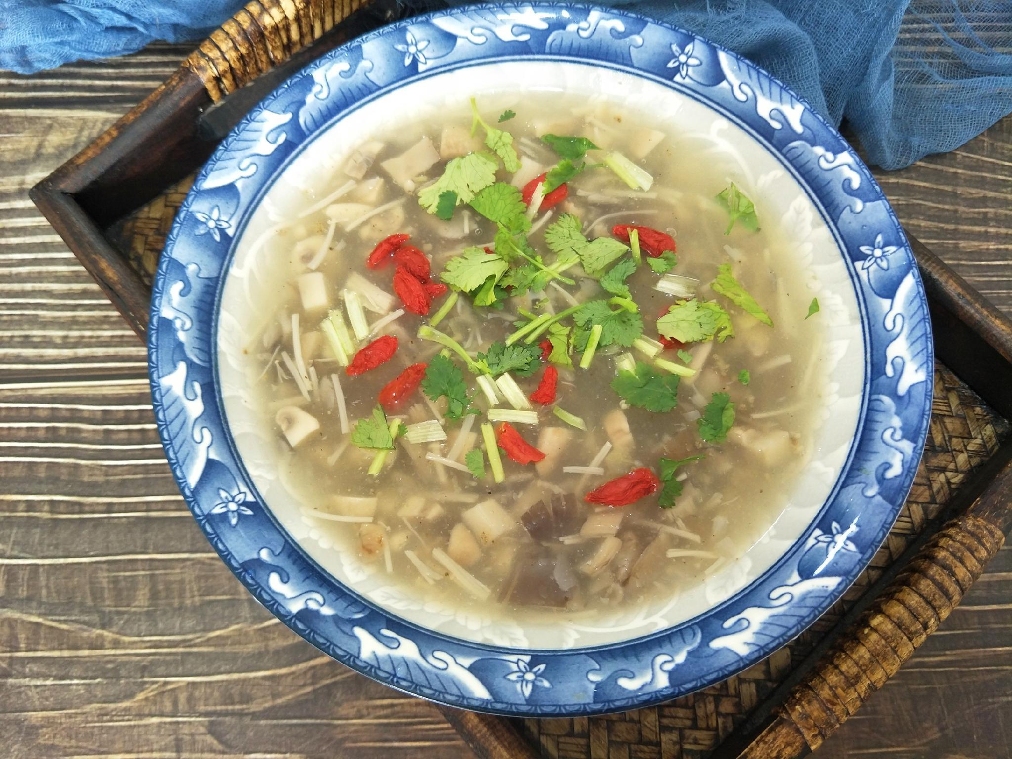 汤汁|正宗三鲜汤是哪三鲜,教你详细做法,汤汁浓白又鲜香