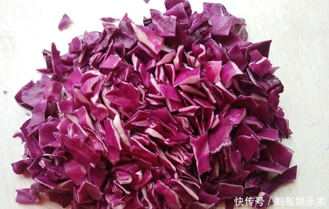  早餐|七月，鸡蛋和它做早餐，一拌一煎就出锅，比包子简单，比油条清爽