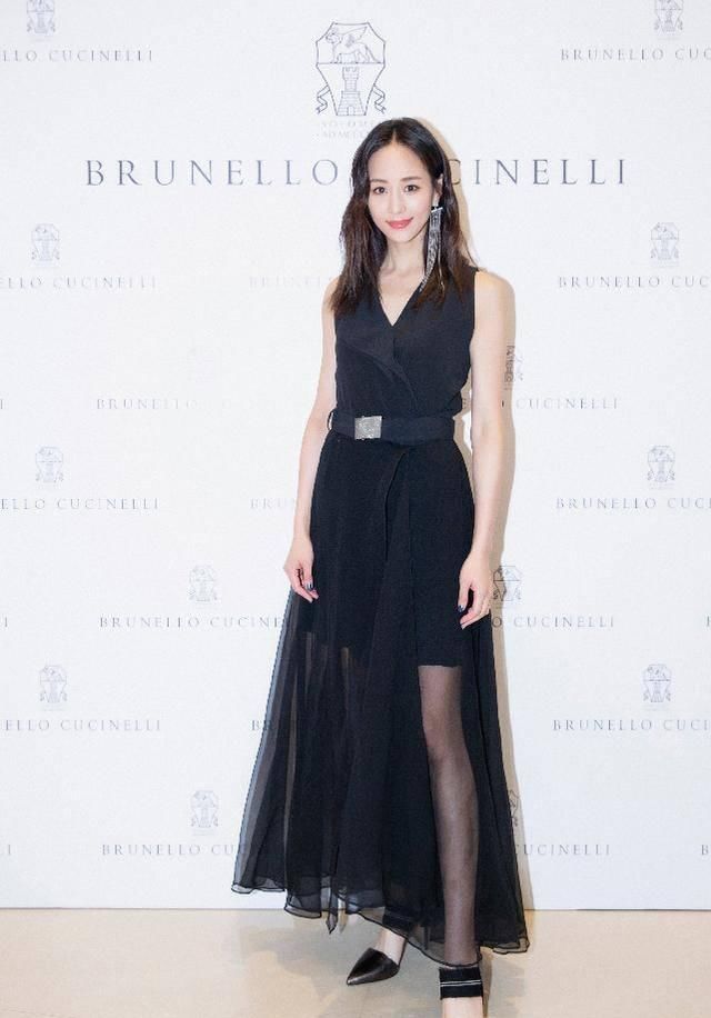  身材|张钧甯这么好的身材竟然被一件裙子给埋没了，真是可惜！