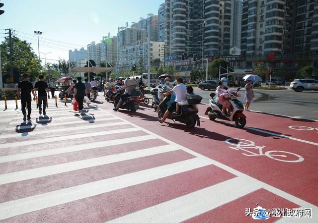 鄂州|鄂州街头惊现彩色斑马线！不仅好看，还有很多优点