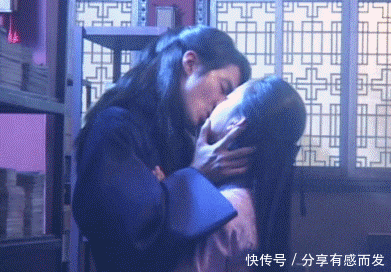  忘记|爆笑GIF: 男演员太贴心了, 吻玩还不忘记帮女演员擦嘴