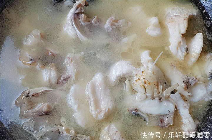 下锅|做酸菜鱼,鱼片下锅就碎大厨多加1步,鱼片久煮不碎,还更嫩