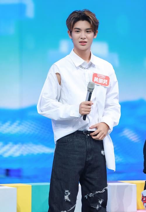 证明|黄明昊有望成快本接班人,三点原因证明他已经融入快乐家族