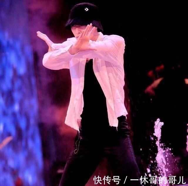 王一博|街舞3:王一博张艺兴王嘉尔舞台酷炫,钟汉良哭着淘汰队员