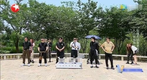  贾乃亮|人未红就耍大牌？赵小棠录节目执意撑伞，贾乃亮邓伦还在烈日暴晒