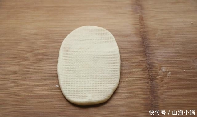 食材|家里有面粉试试新做法,层次多又酥脆,食材简单,做法一看就会