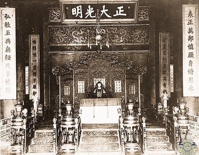 机场|末代皇帝溥仪的传奇一生:图5在机场被逮捕,图9特赦时泪流满面