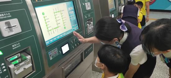  未成年人|地铁星时代“关爱未成年人，安全乘车手拉手”