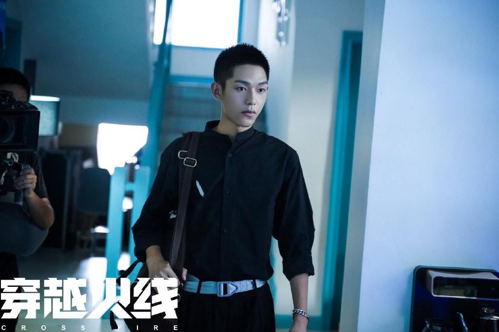 首播|鹿晗吴磊《穿越火线》今晚首播，跨时空电竞追梦找回逝去的青春