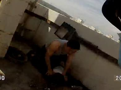 西宁|事发突然|西宁一女子欲跳楼，生死瞬间民警果断伸手！