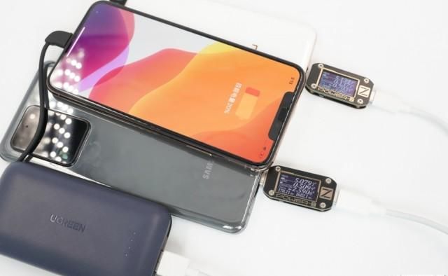 绿联|小巧mini,绿联10000mAh自带苹果MFi认证快充线充电宝评测