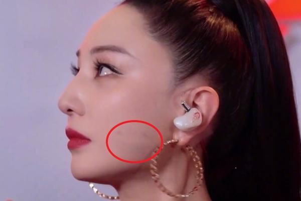  脸上|乘风破浪姐姐二公舞台，宁静口红色号成赢家？郑希怡脸上留黑唇印