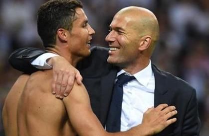 世界足坛|世界足坛现役第一人之争：马拉多纳选梅西，两任传奇主帅力挺C罗