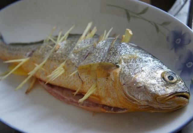  腥味|做出来的鱼总是有股腥味怎么办，放上一点它，鱼肉鲜嫩不腥臭