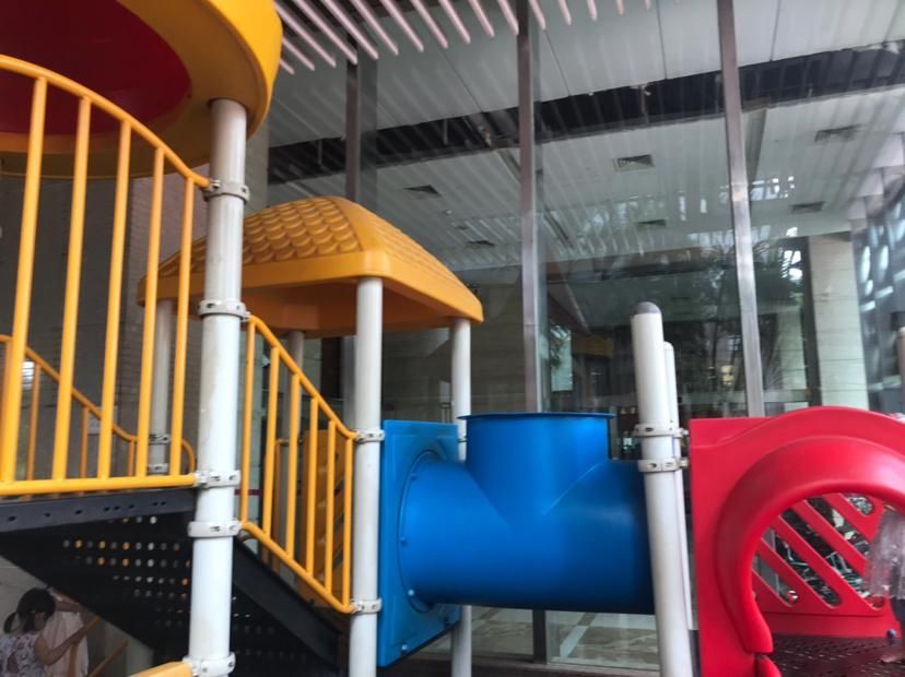  警方|广州一男童被老人连扇耳光，警方已介入处理，打人者最新回应