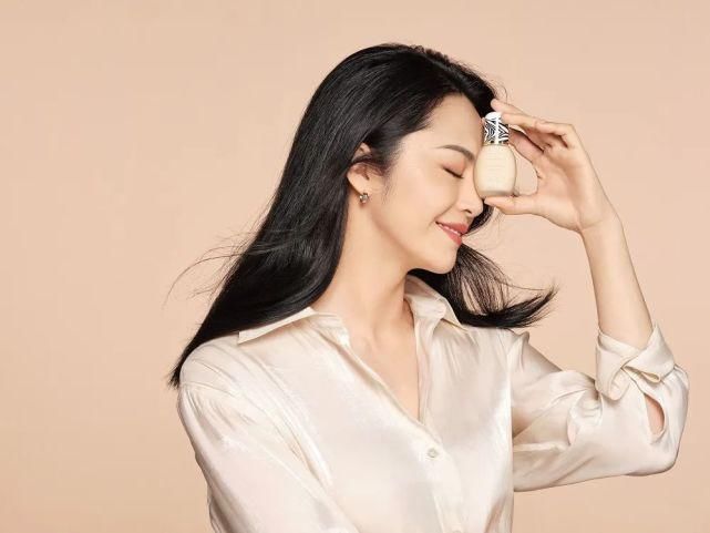 小红书＂,＂fkws＂:＂青年|你的秋冬彩妆新！品！指！南！从平价到贵妇，看这篇就够