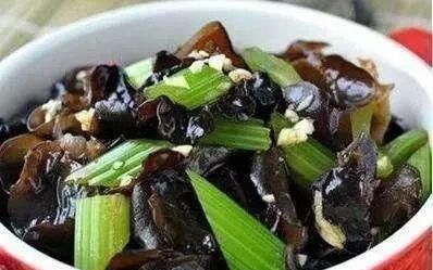  洗干净切|真是下饭必备菜! 简单好吃还不贵, 我家隔三差五吃一回!