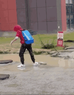 父母|地铁上，一张偷拍的照片引网友刷屏：父母的教养，让孩子赢在起点