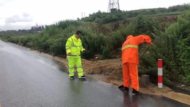 落实|从昨天到今天，栖霞这些人一直在顶风冒雨