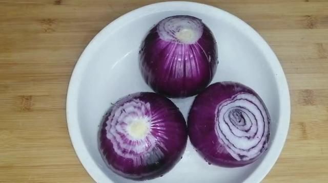  家常|洋葱的家常吃法，营养美味又好吃，上桌后分分钟就被抢光！