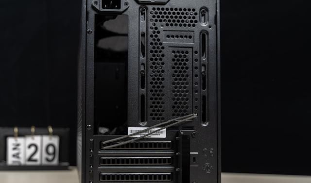  酷冷|设计精致，用料厚道、酷冷至尊NR200(魔方200)迷你机箱 评测