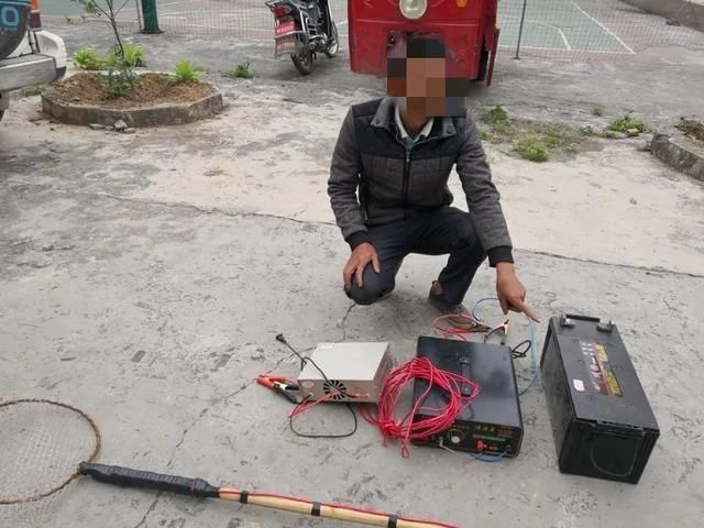  没收|顶风作案！禁渔期百色这13人非法电鱼，没收各种捕捞工具