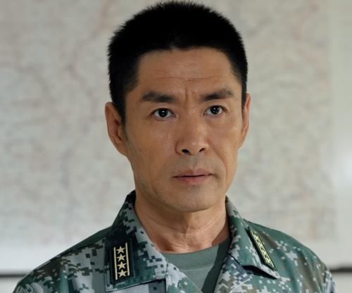  退休|《蓝军出击》大结局：褚战刚再败韩鹏被降衔，王可争卧薪尝胆获胜后退休