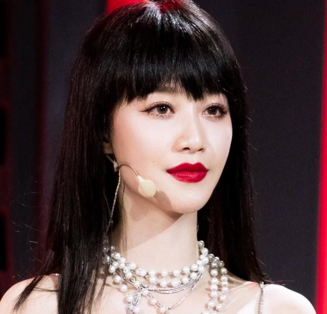  万茜|《浪姐》成团名单，万茜却另有想法，说出心中名单：不愧乘风破浪