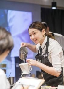 星巴克|去星巴克,你有认真看过店员围裙“颜色”吗,碰到棕围裙就血赚了