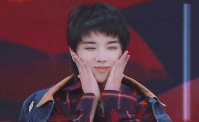 上映|华晨宇即兴表演被质疑,字幕一句话挽救,网友史诗级救场上映