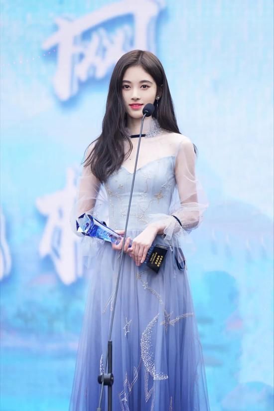  艺术|渐变色也太梦幻了 这三种调色方案把艺术感拉满