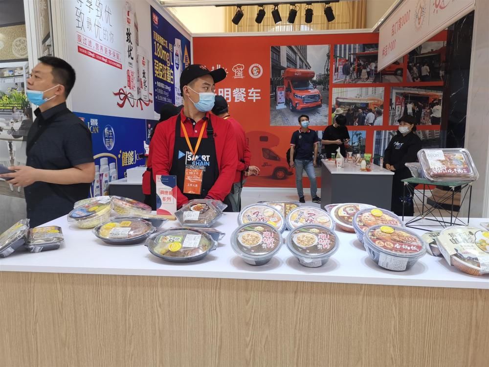 停不下来|牛奶搭配手抓饼、色拉就着豆浆喝,上海“共享早餐”根本停不下来