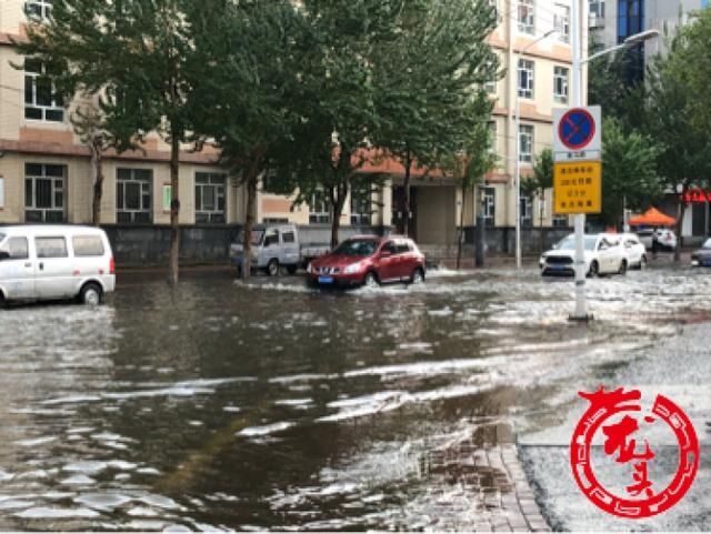 哈尔滨市|持续一小时的急雨 令哈尔滨市低洼路段成泽国