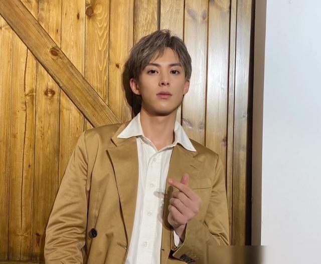  嘉宾|“军艺校草”杨洋新综艺来袭，网曝嘉宾阵容豪华，这节目追定了！