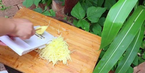  土豆丝|早餐土豆丝饼怎么做最好吃？