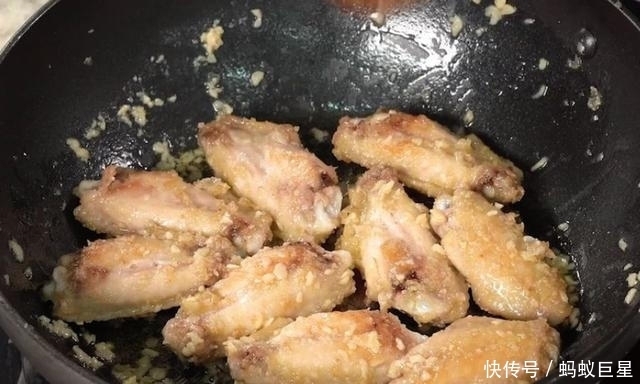 技巧|这样煎鸡翅,皮脆肉嫩无腥味!大厨教你7大技巧,煎出完美鸡翅!