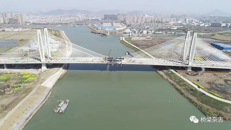  支点|优化传统拼装系统的超宽前支点挂篮施工