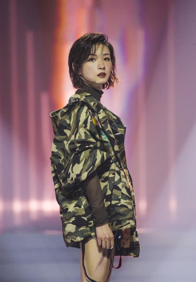  差点|宁静大霸气！当面质疑《乘风破浪的姐姐》亲友团规则，差点罢演了