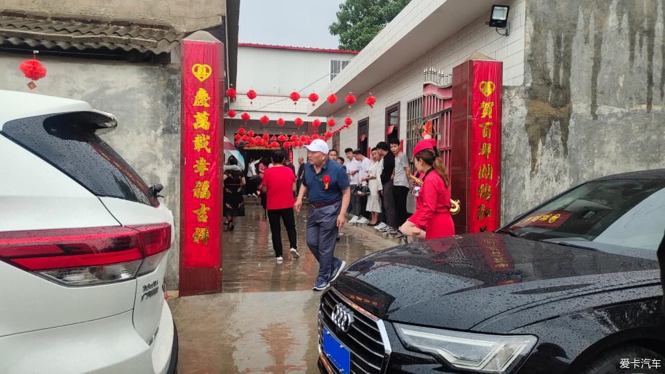 干干净净|老家兄弟结婚，大汉来当录像车！