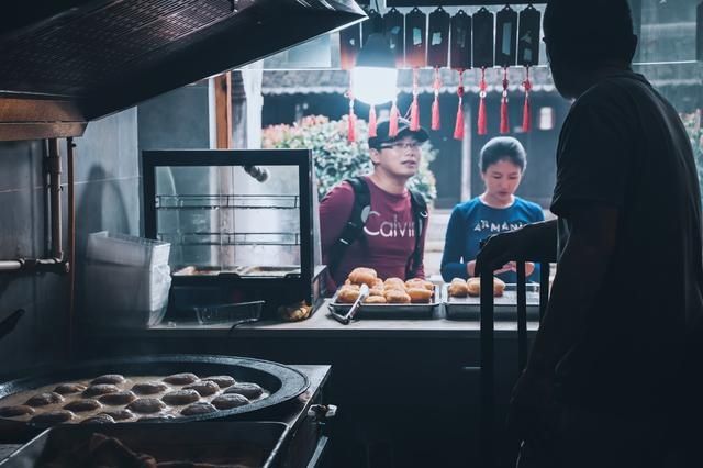 地道|黎里古镇逛吃攻略，地道江南水乡味，这三种美食别的古镇还真没有