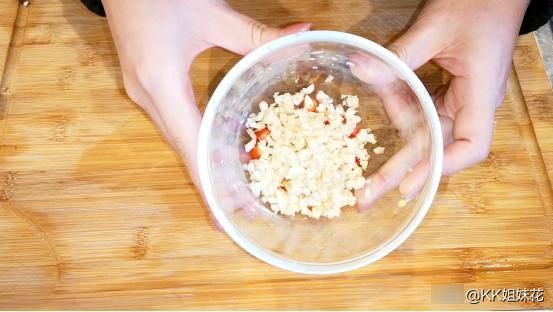  手菜|金针菇也能当大菜！三盘不够吃的快手菜，一口一个，给肉也不换