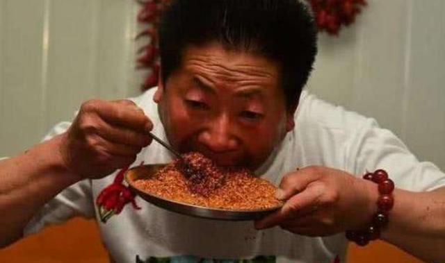 医生|“中国辣王”李永志,不听医生劝阻每天吃5斤辣椒,后来如何?