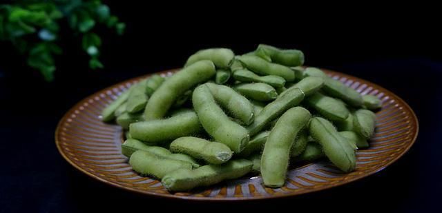  秋季|这道菜含钙量比牛奶还高，秋季最下饭毛豆做法，吃多滋补不长肉