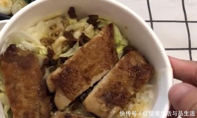 生活中有很多|都是鸡腿桶饭,没想到肯德基和麦当劳差那么大,你会选择哪种呢