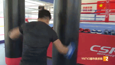 喜欢|“把我所学的、我的爱好传给喜欢的学生”陡普鲁小学里的拳击教练