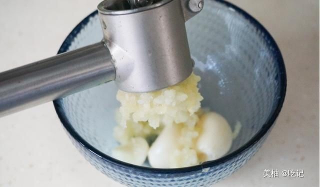 酥脆|嘎嘣脆，咬上一口酥脆掉渣的蒜香吐司条，香味扑鼻，值得一试