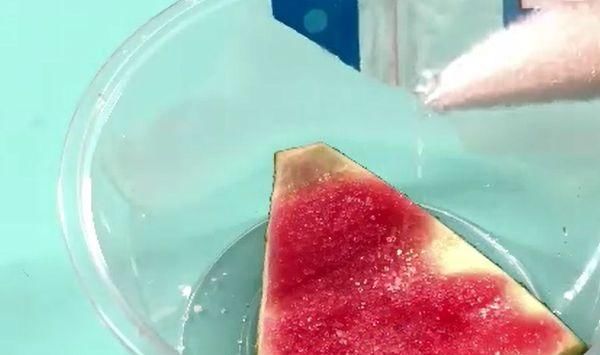  滴点|西瓜皮上滴点洗洁精，解决了家家户户夏天的烦恼，现在知道还不晚
