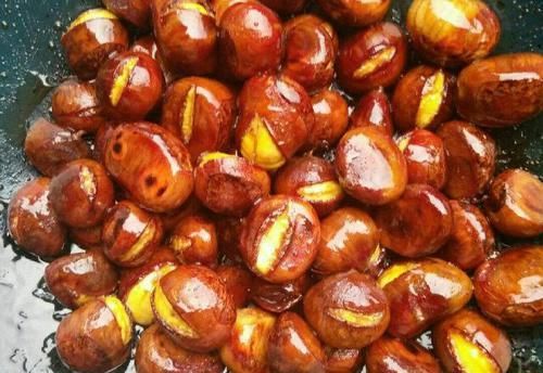 不易|原来板栗壳难剥是用错了水!学会这一招,板栗去皮干净,不易伤手