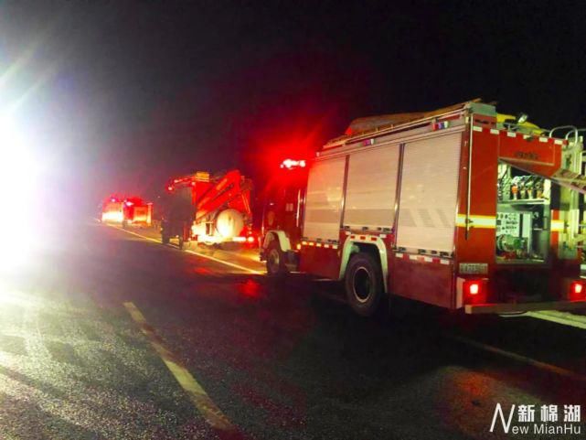 保障|揭西高速路段发生二车碰撞事故,相关部门联动,保障人员和路面安全!